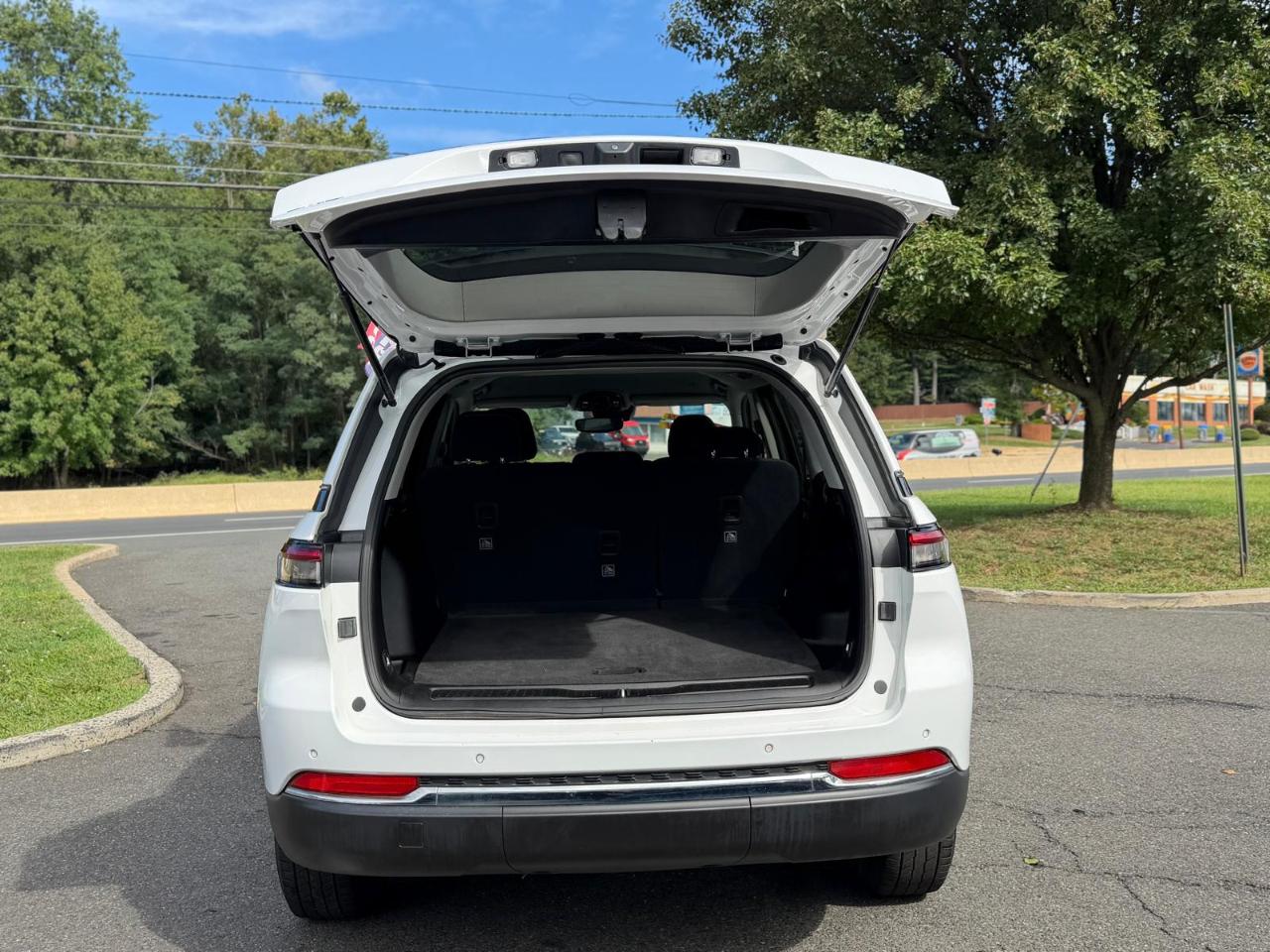 Jeep Grand Cherokee Laredo 4WD 2023
