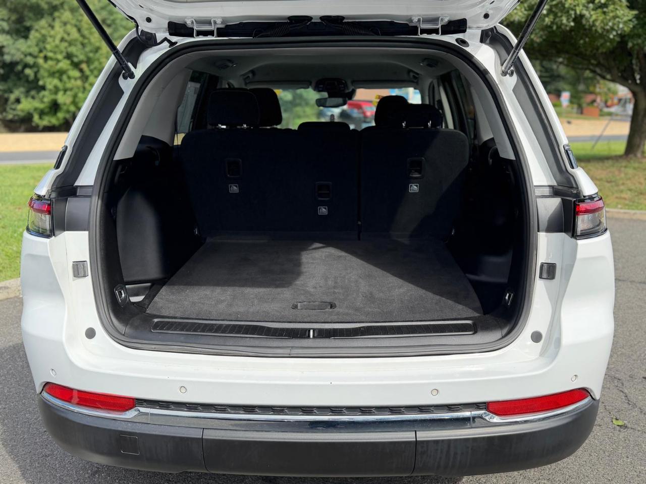 Jeep Grand Cherokee Laredo 4WD 2023