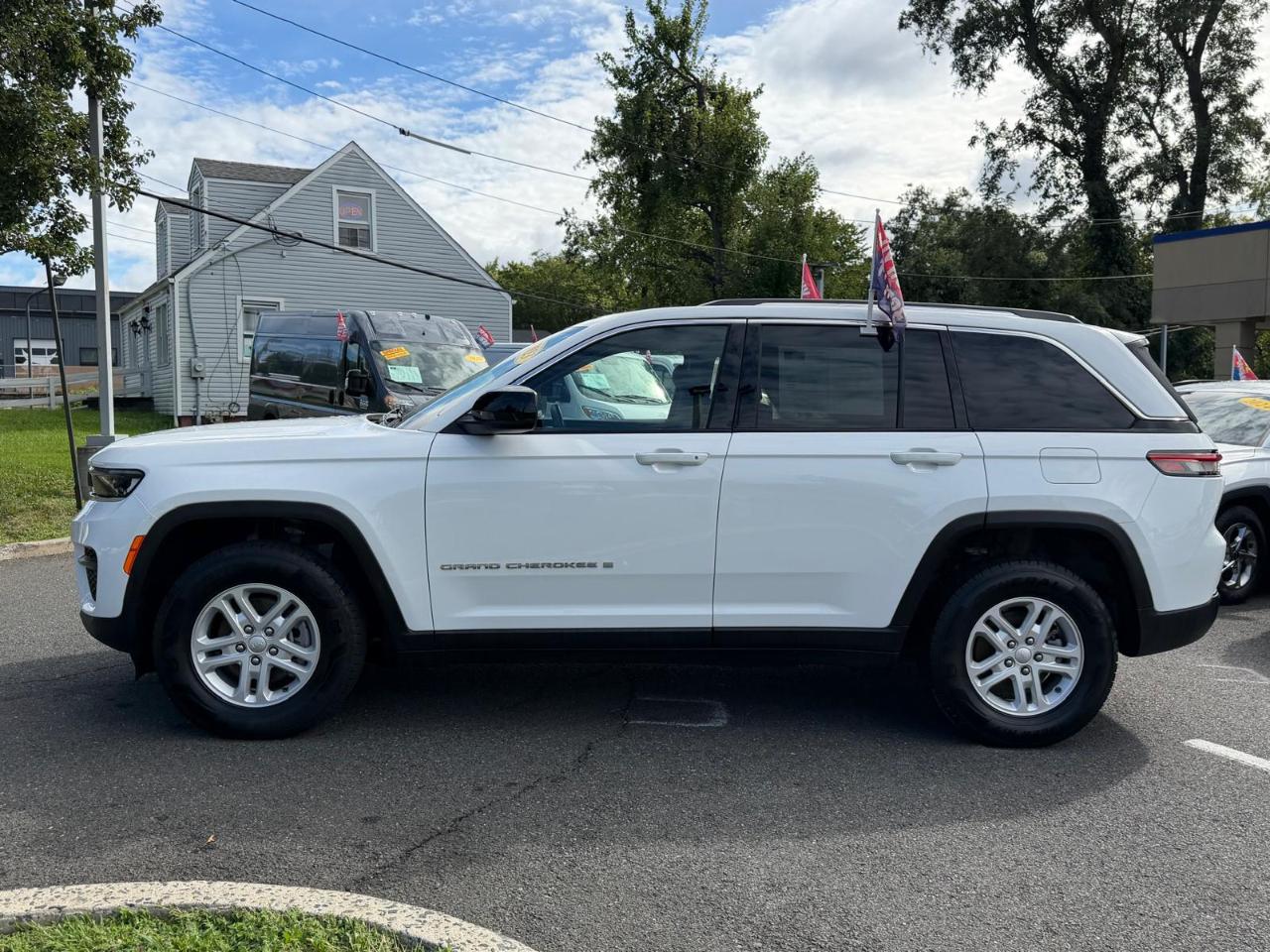 Jeep Grand Cherokee Laredo 4WD 2023