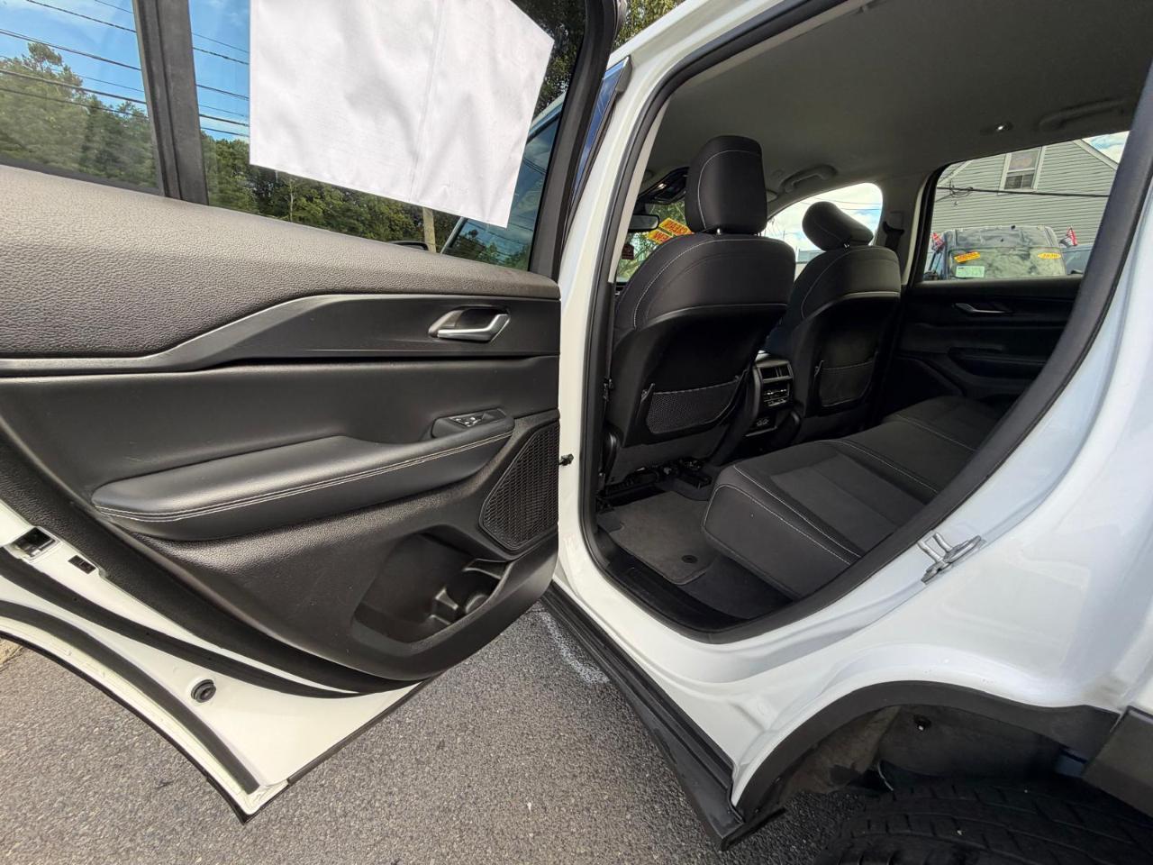 Jeep Grand Cherokee Laredo 4WD 2023