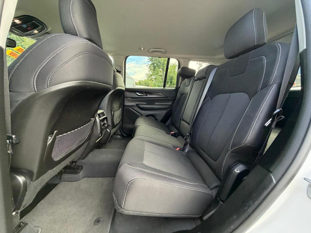 Jeep Grand Cherokee Laredo 4WD 2023