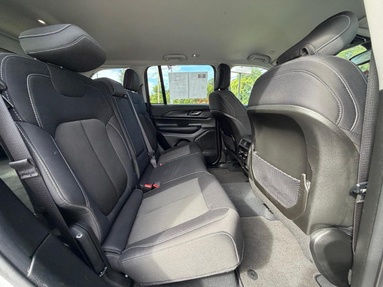 Jeep Grand Cherokee Laredo 4WD 2023