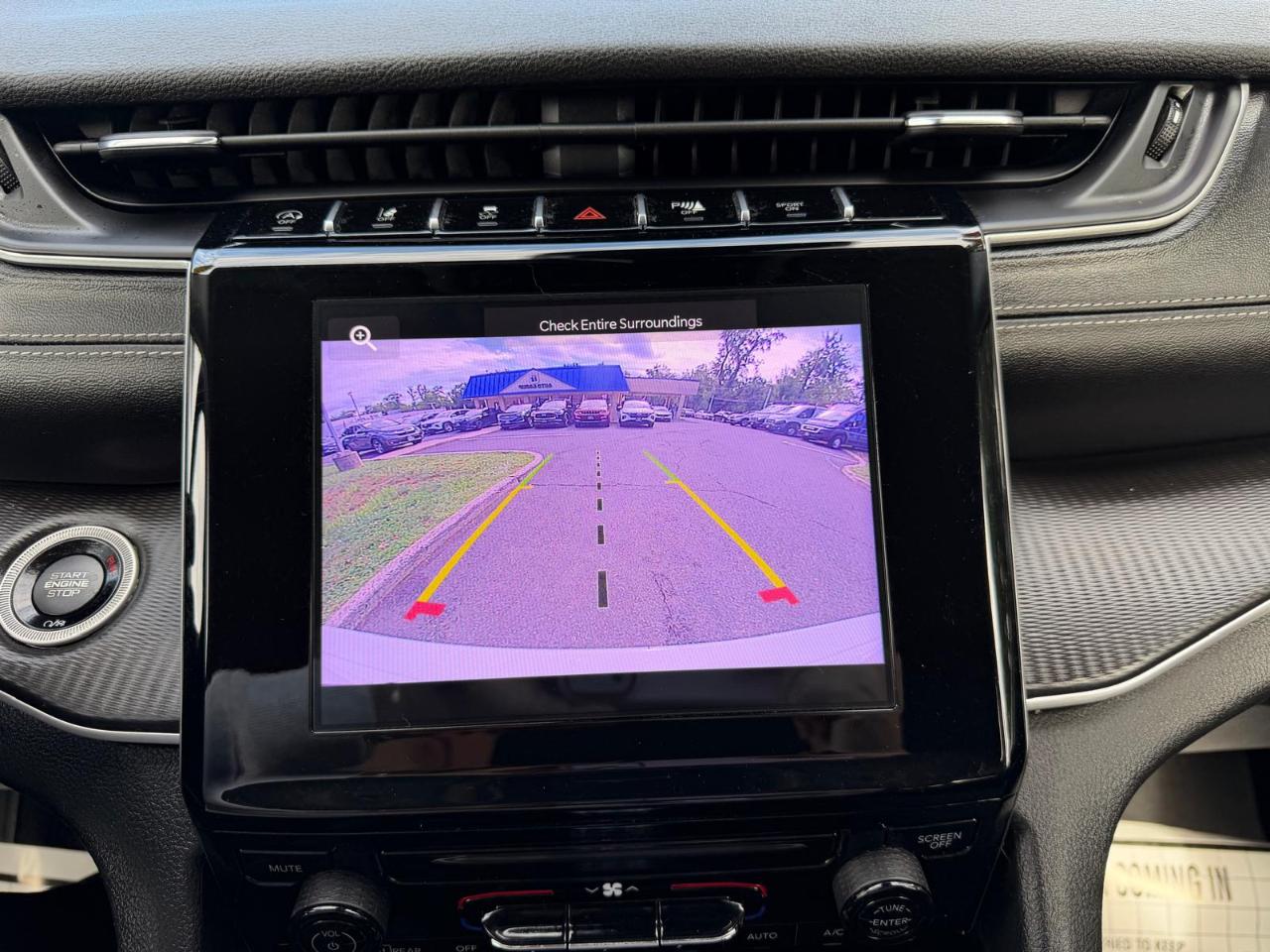 Jeep Grand Cherokee Laredo 4WD 2023
