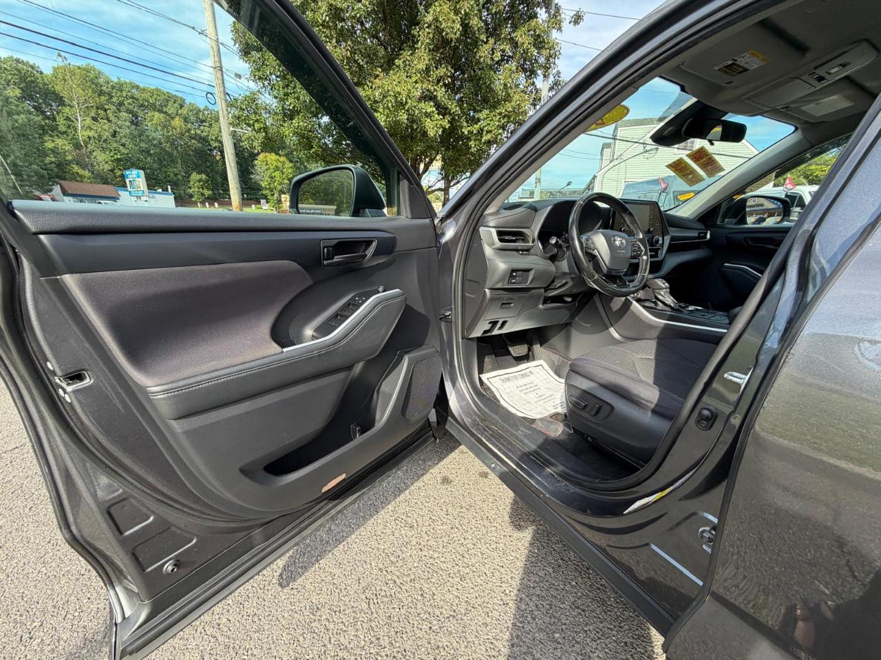 Toyota Highlander LE AWD V6 2021