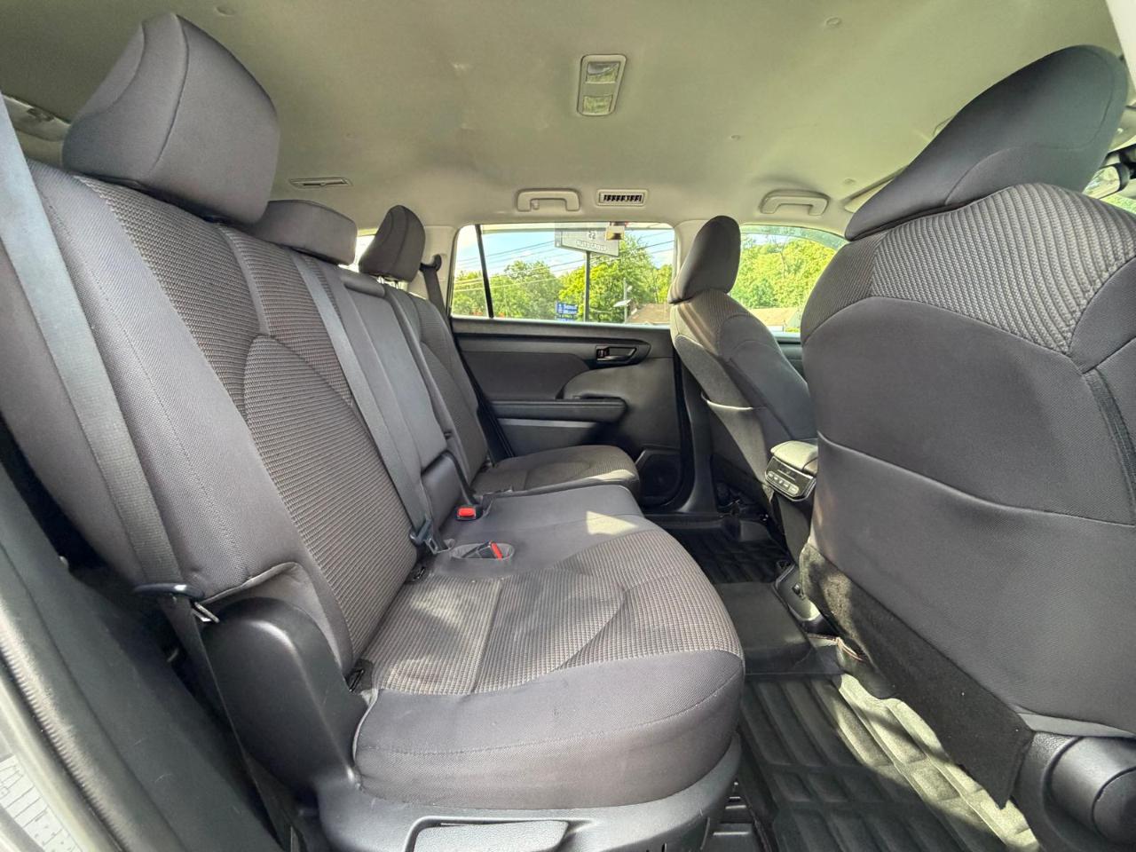 Toyota Highlander LE AWD V6 2021