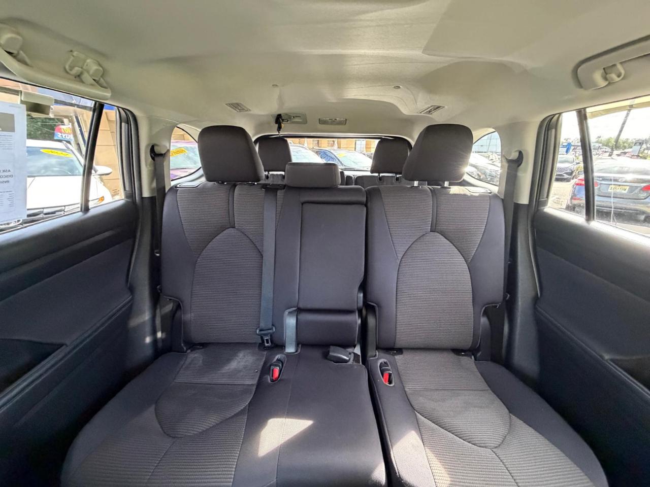 Toyota Highlander LE AWD V6 2021