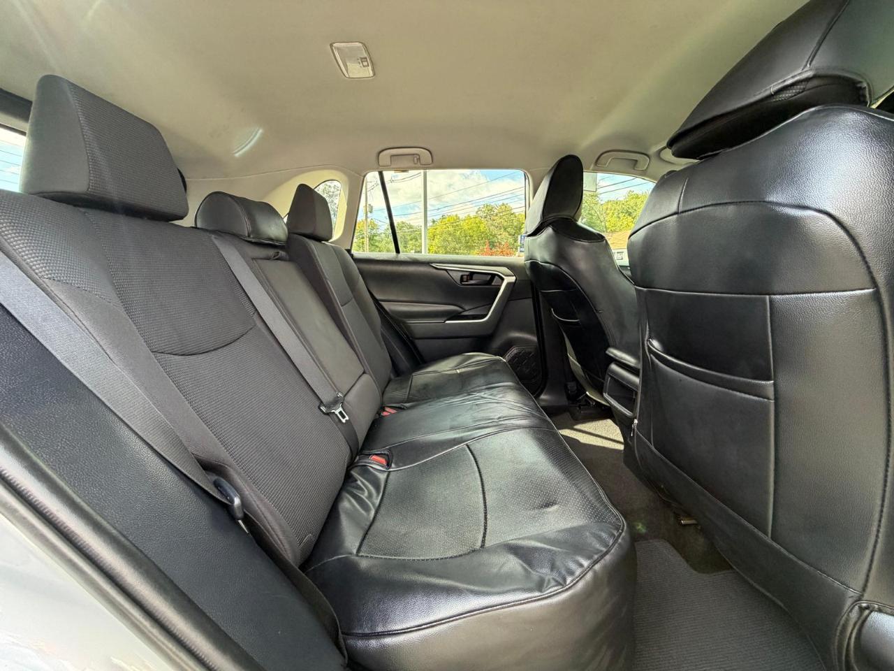 Toyota RAV4 LE AWD 2021