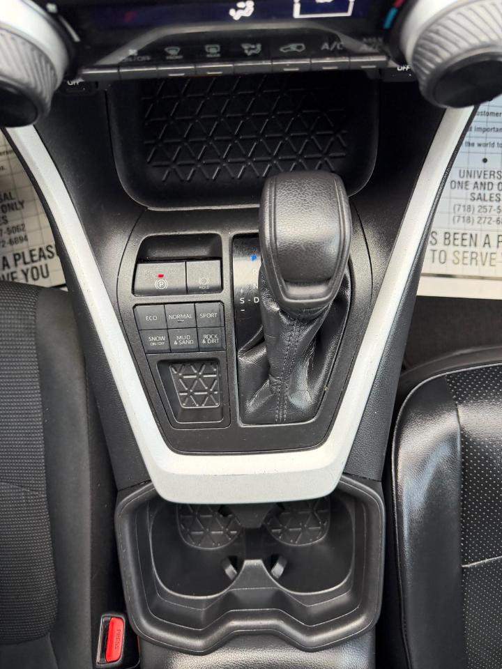Toyota RAV4 LE AWD 2021