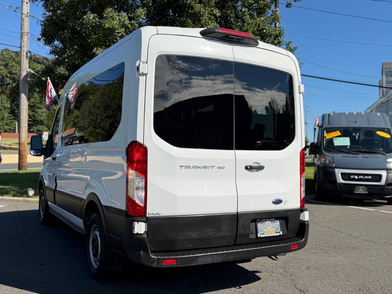 Ford Transit 150 Wagon Med. Roof XL w/Sliding Pass. 130-in. WB 2020
