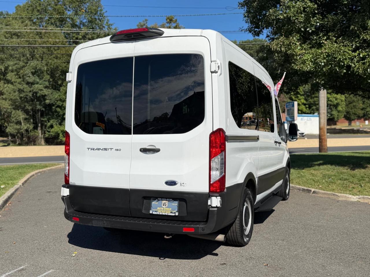 Ford Transit 150 Wagon Med. Roof XL w/Sliding Pass. 130-in. WB 2020