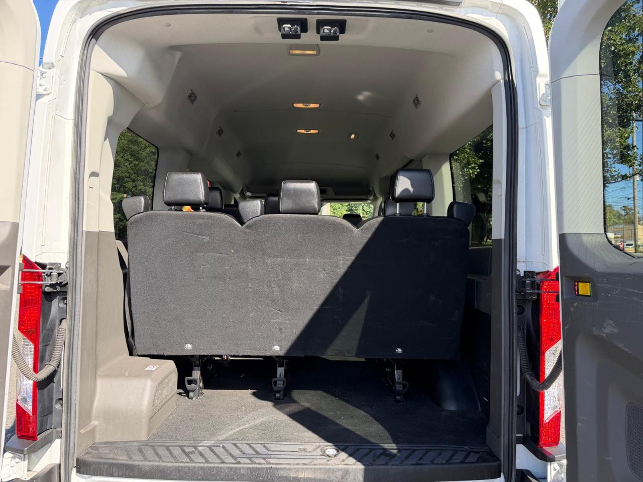 Ford Transit 150 Wagon Med. Roof XL w/Sliding Pass. 130-in. WB 2020