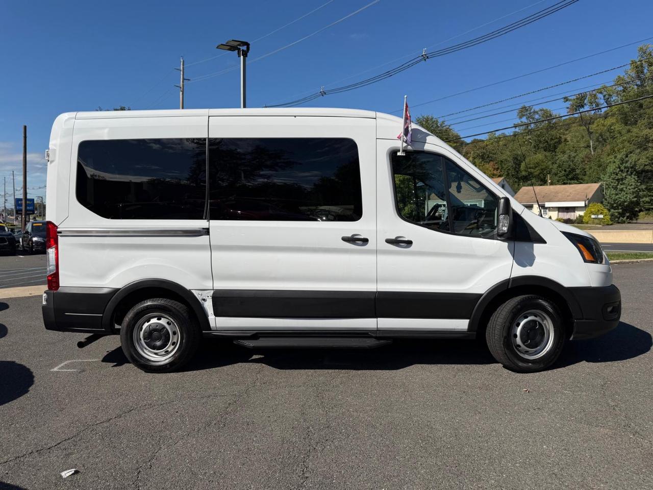 Ford Transit 150 Wagon Med. Roof XL w/Sliding Pass. 130-in. WB 2020