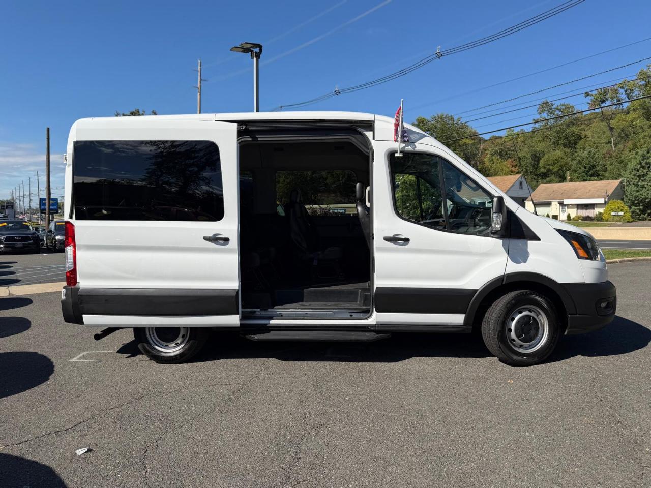 Ford Transit 150 Wagon Med. Roof XL w/Sliding Pass. 130-in. WB 2020