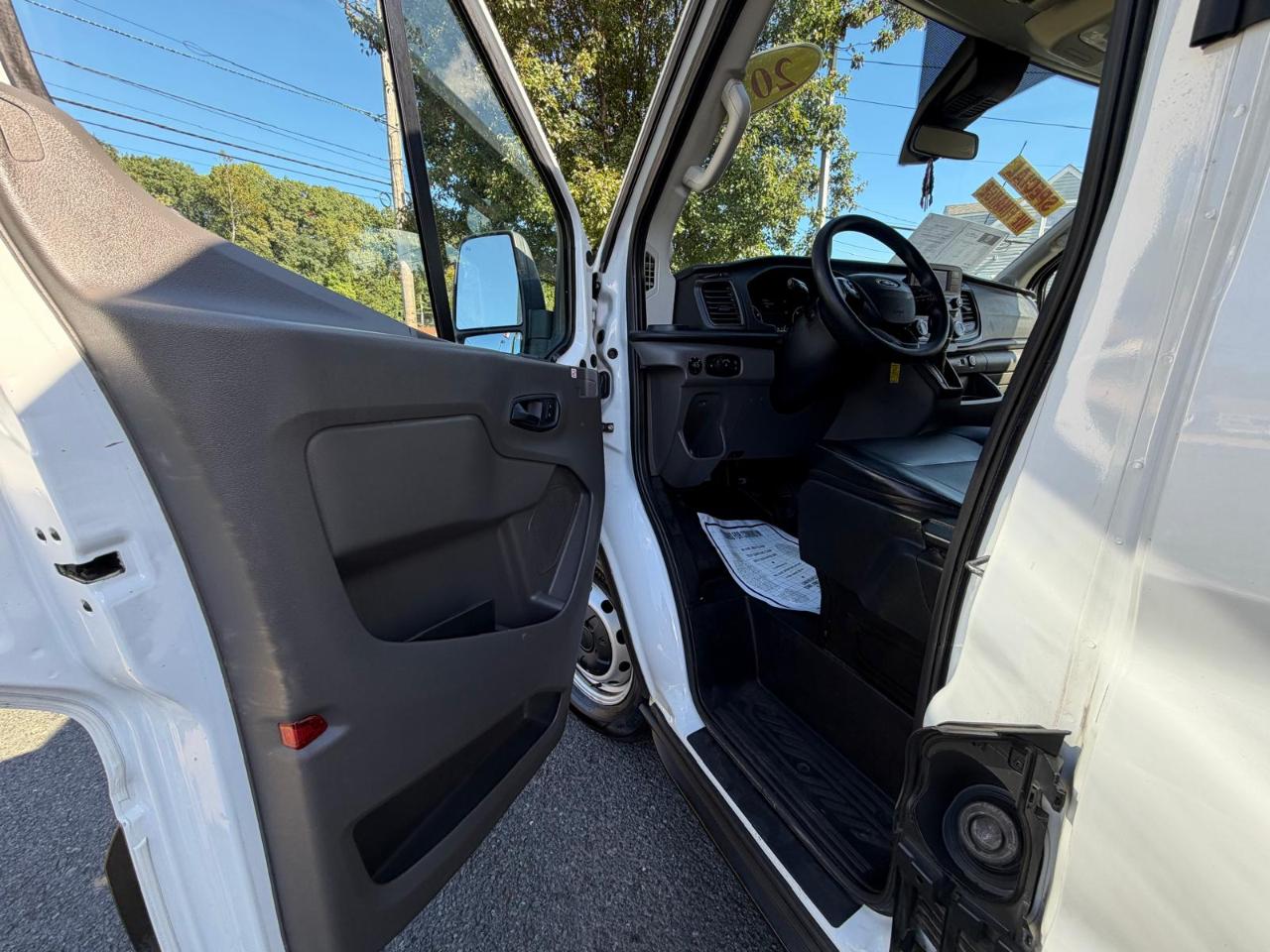 Ford Transit 150 Wagon Med. Roof XL w/Sliding Pass. 130-in. WB 2020