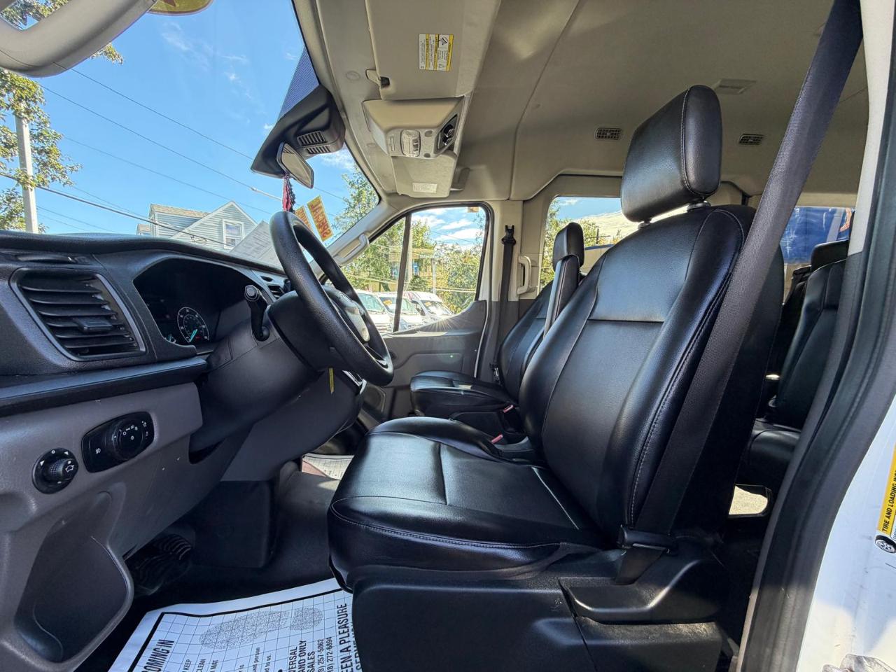 Ford Transit 150 Wagon Med. Roof XL w/Sliding Pass. 130-in. WB 2020