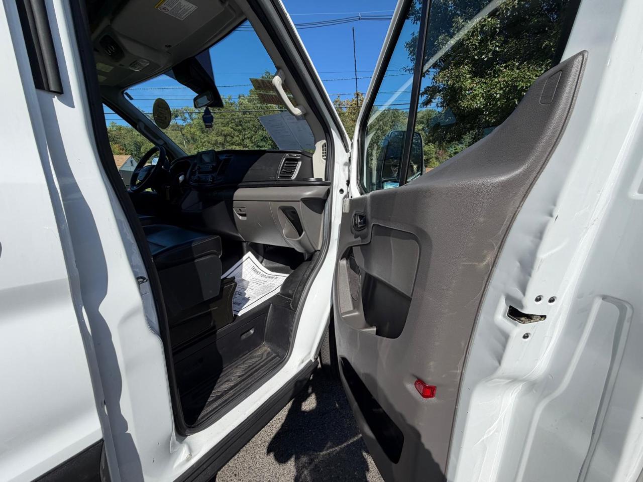 Ford Transit 150 Wagon Med. Roof XL w/Sliding Pass. 130-in. WB 2020