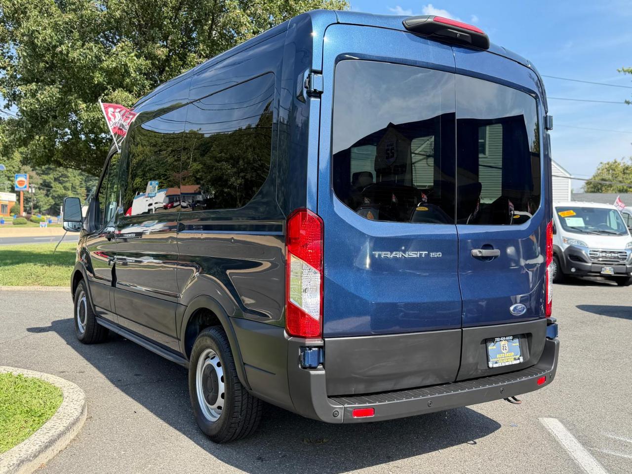 Ford Transit 150 Wagon Med. Roof XL w/Sliding Pass. 130-in. WB 2020