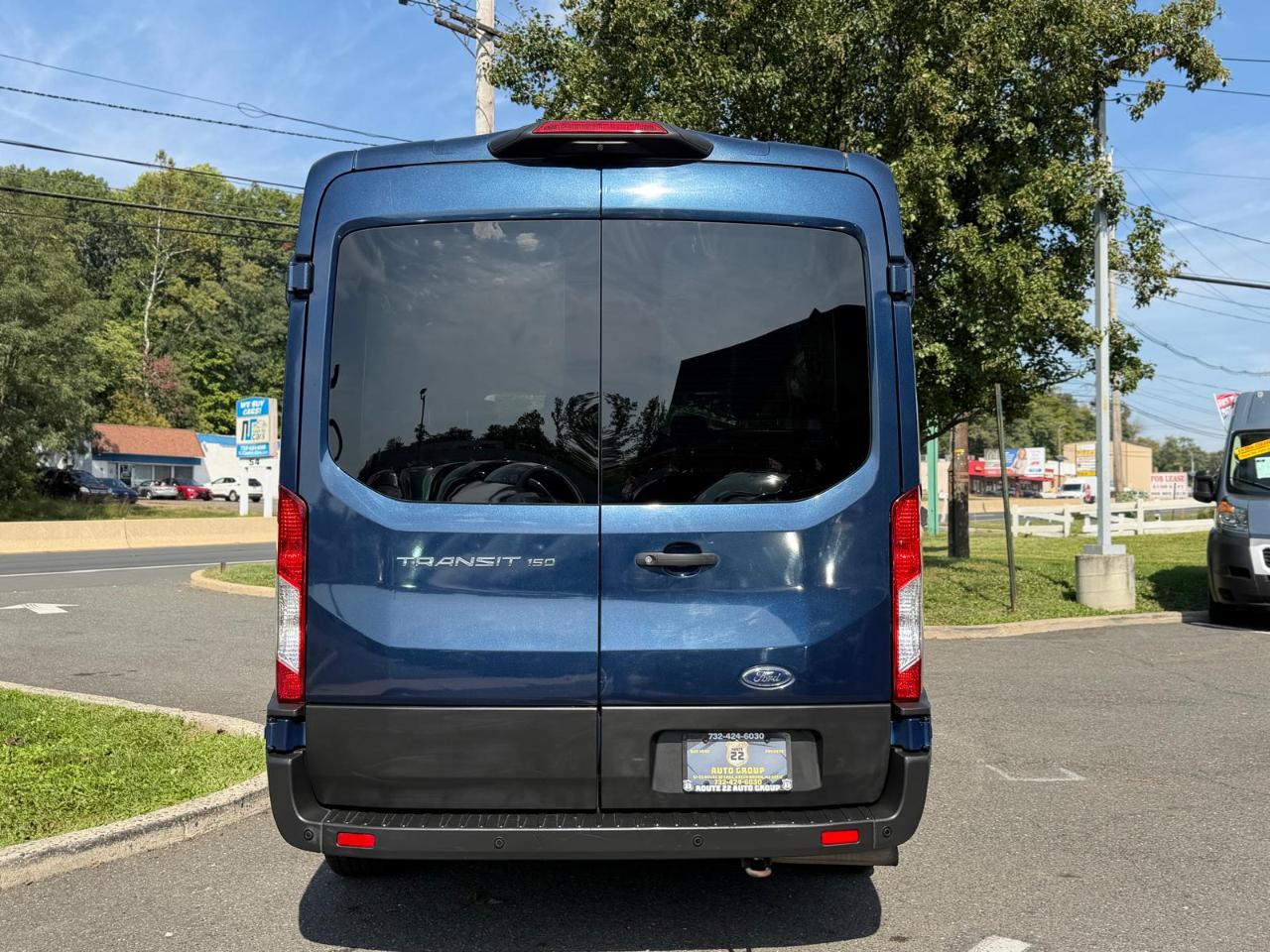 Ford Transit 150 Wagon Med. Roof XL w/Sliding Pass. 130-in. WB 2020