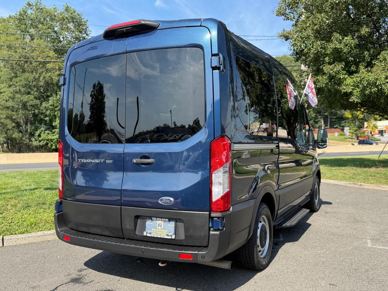 Ford Transit 150 Wagon Med. Roof XL w/Sliding Pass. 130-in. WB 2020