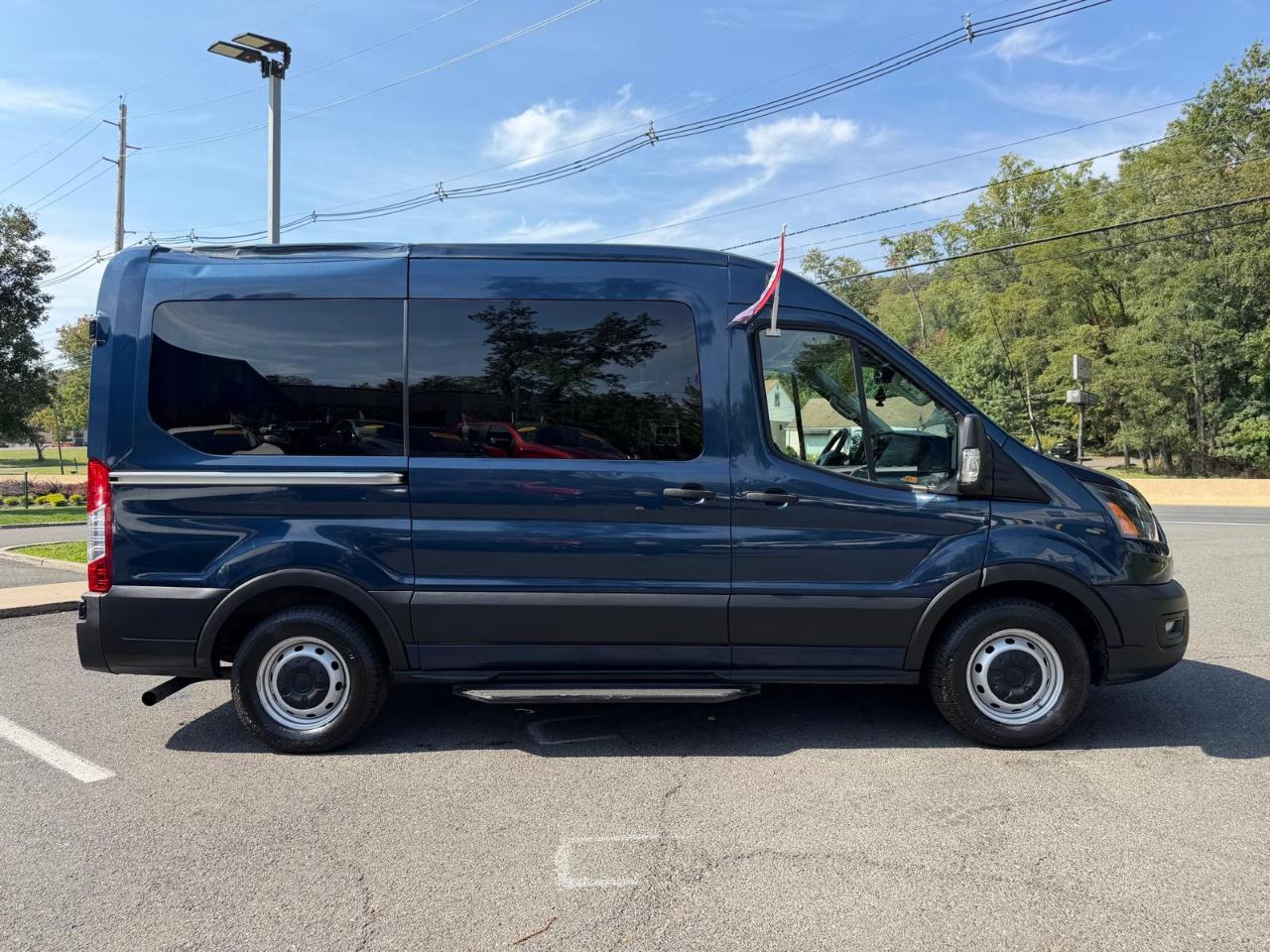 Ford Transit 150 Wagon Med. Roof XL w/Sliding Pass. 130-in. WB 2020