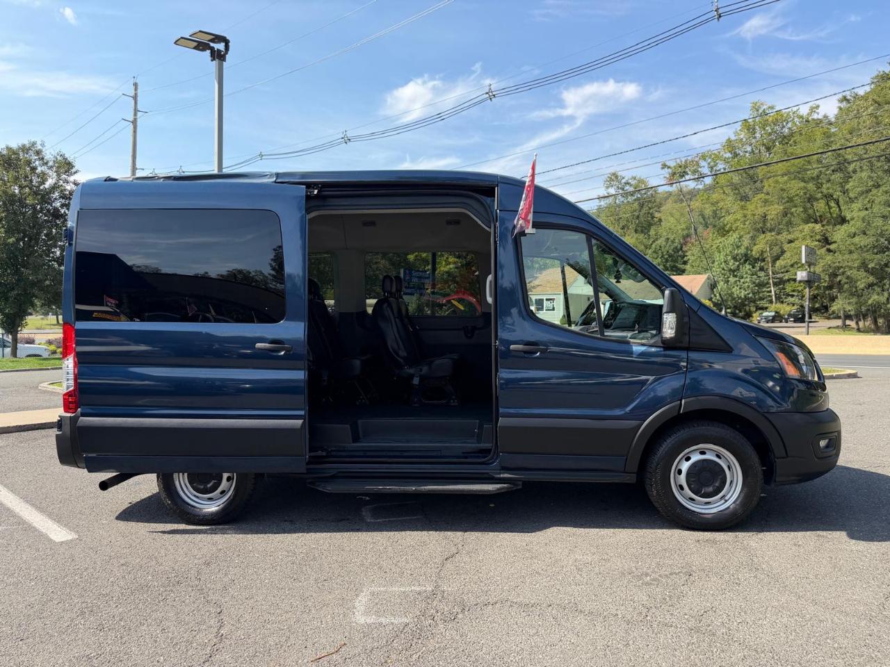 Ford Transit 150 Wagon Med. Roof XL w/Sliding Pass. 130-in. WB 2020
