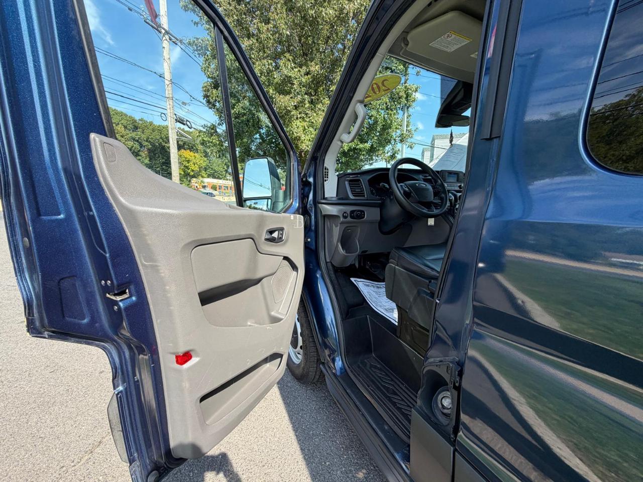 Ford Transit 150 Wagon Med. Roof XL w/Sliding Pass. 130-in. WB 2020