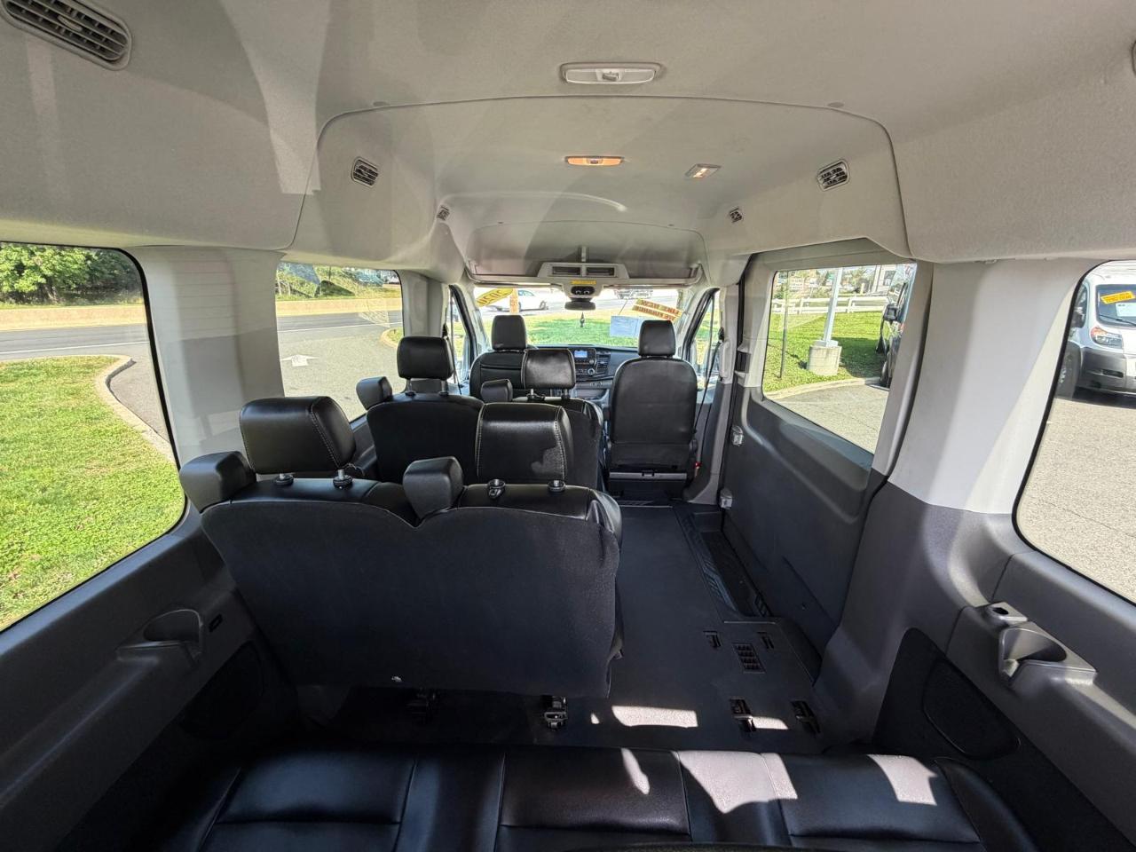 Ford Transit 150 Wagon Med. Roof XL w/Sliding Pass. 130-in. WB 2020