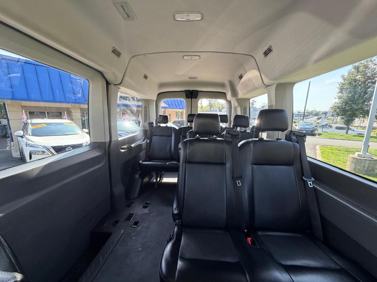 Ford Transit 150 Wagon Med. Roof XL w/Sliding Pass. 130-in. WB 2020