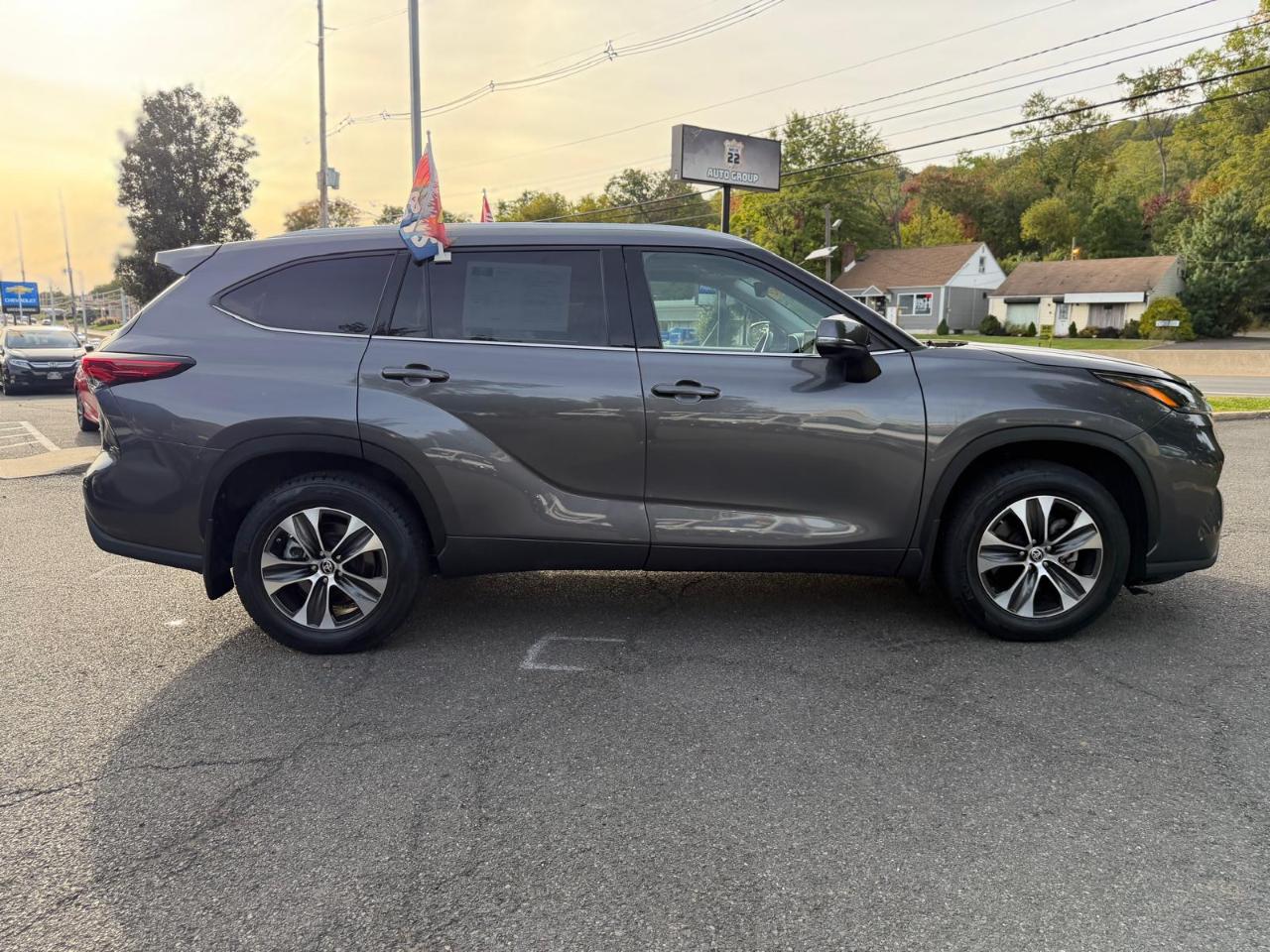 Toyota Highlander XLE AWD V6 2022