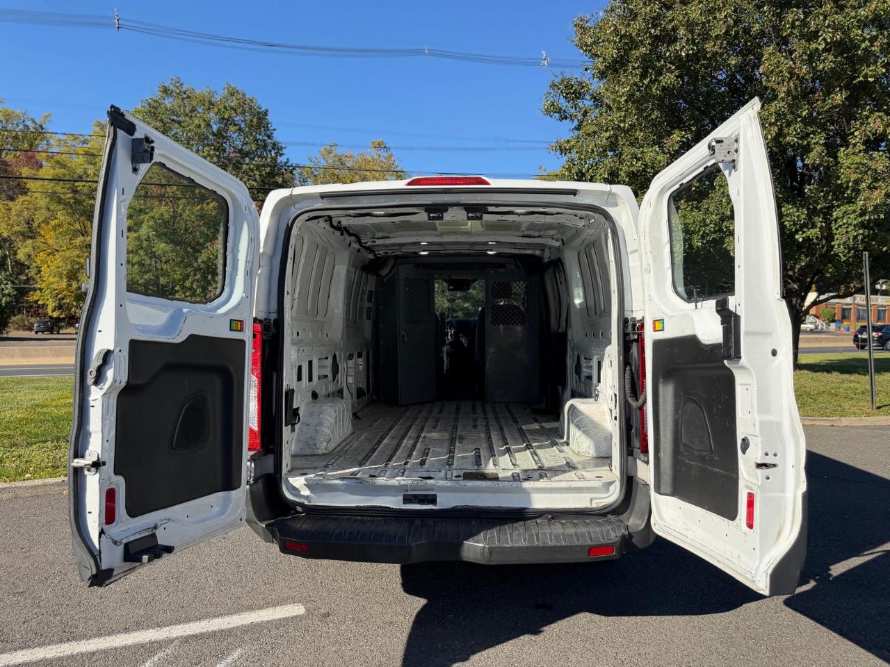 Ford Transit Van T-150 148" Low Rf 8600 GVWR Swing-Out RH Dr 2018