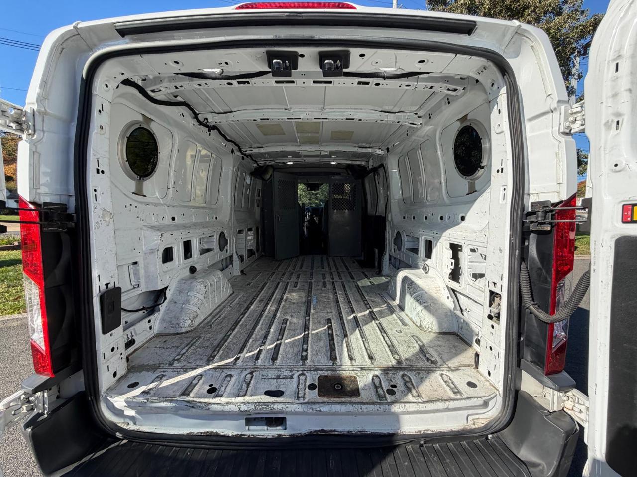 Ford Transit Van T-150 148" Low Rf 8600 GVWR Swing-Out RH Dr 2018
