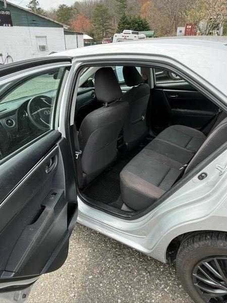 Toyota Corolla 4dr Sdn LE Auto 2017