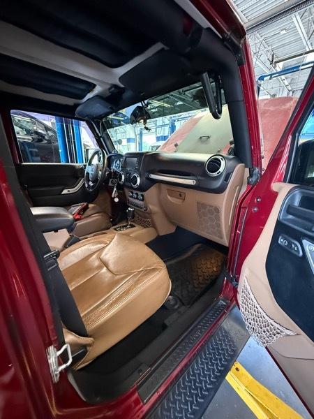 Jeep Wrangler Unlimited Sahara 4WD 2013