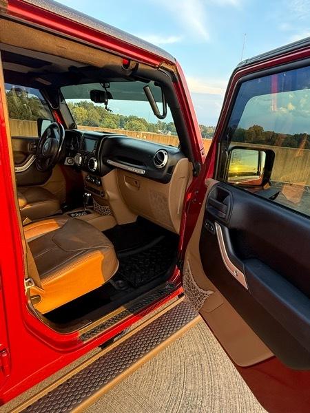 Jeep Wrangler Unlimited Sahara 4WD 2013