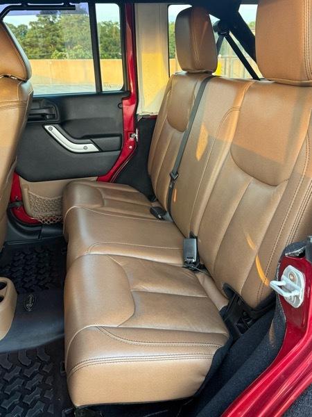Jeep Wrangler Unlimited Sahara 4WD 2013