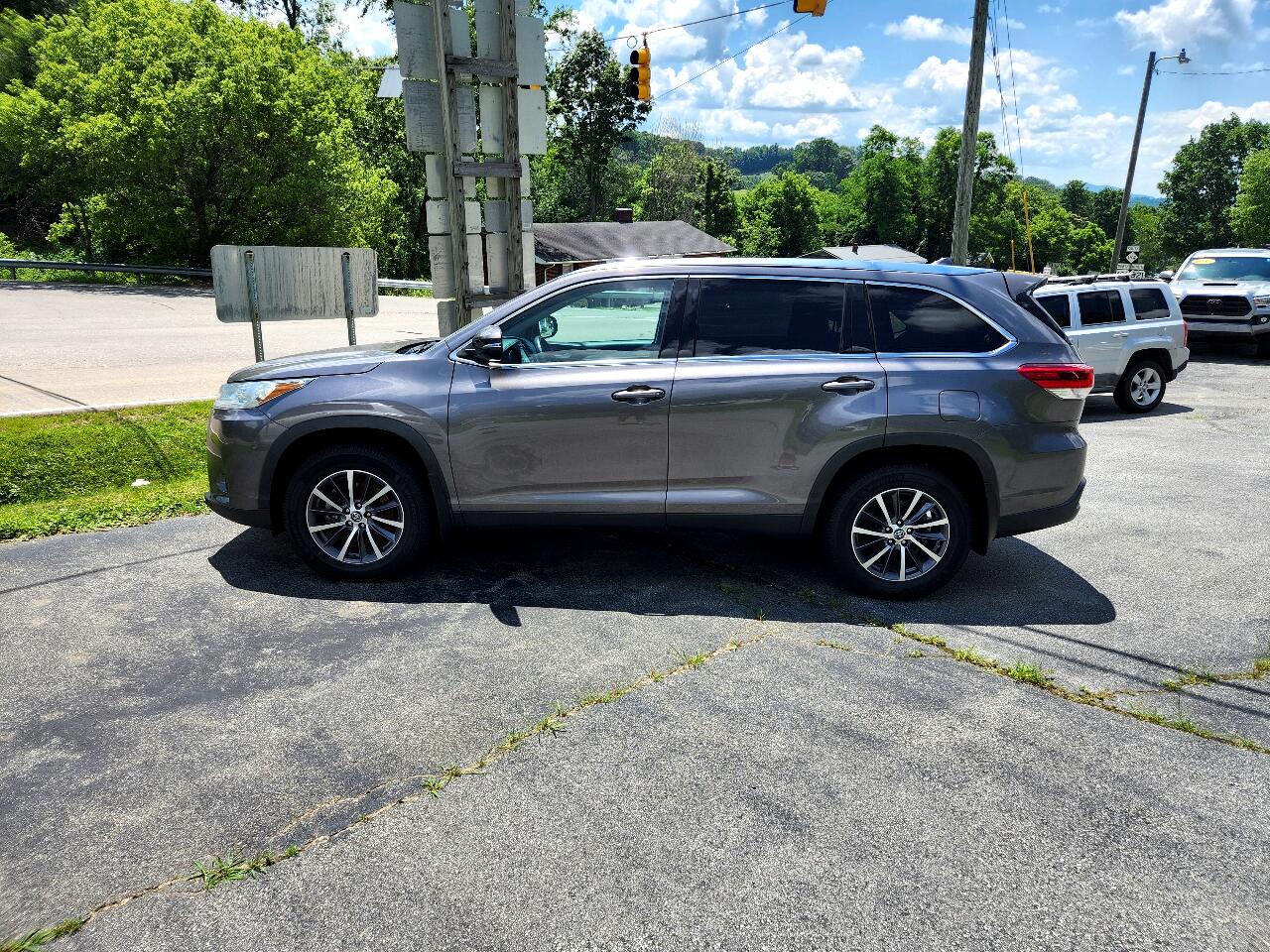 2019 Toyota Highlander XLE AWD V6