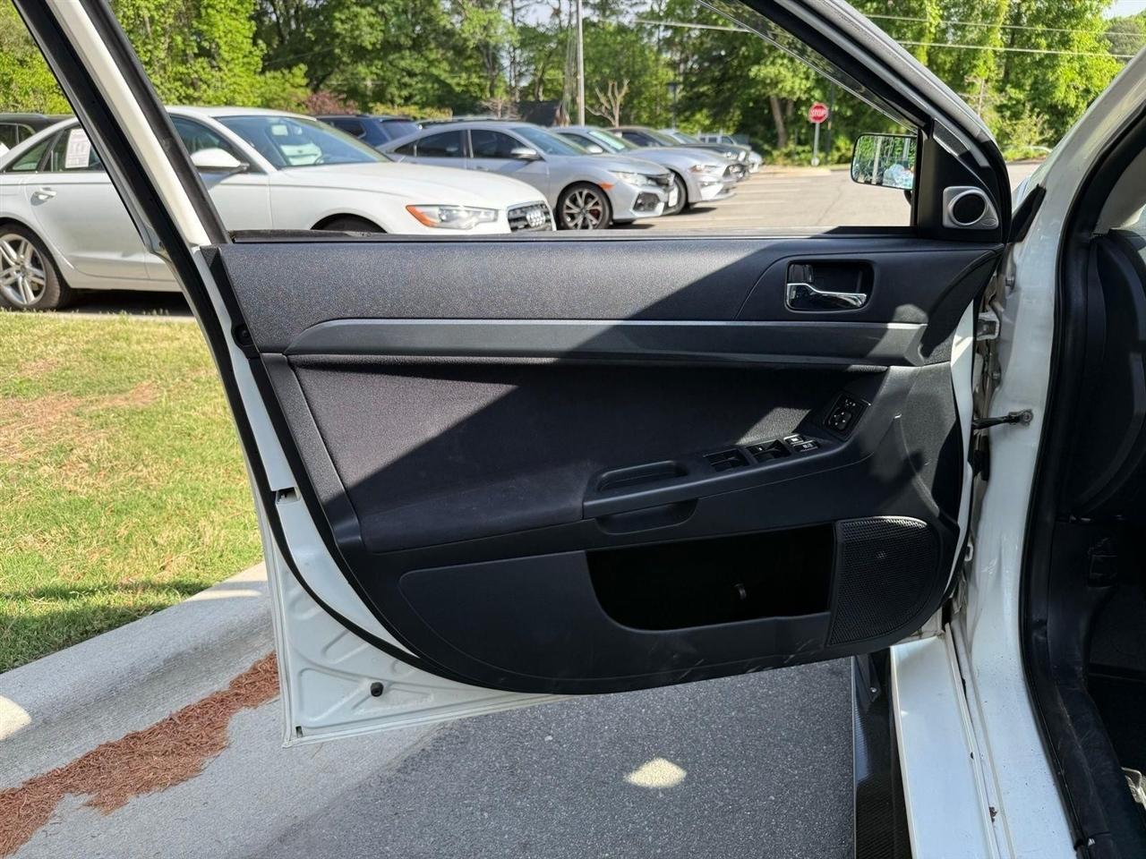 Mitsubishi Lancer  2011