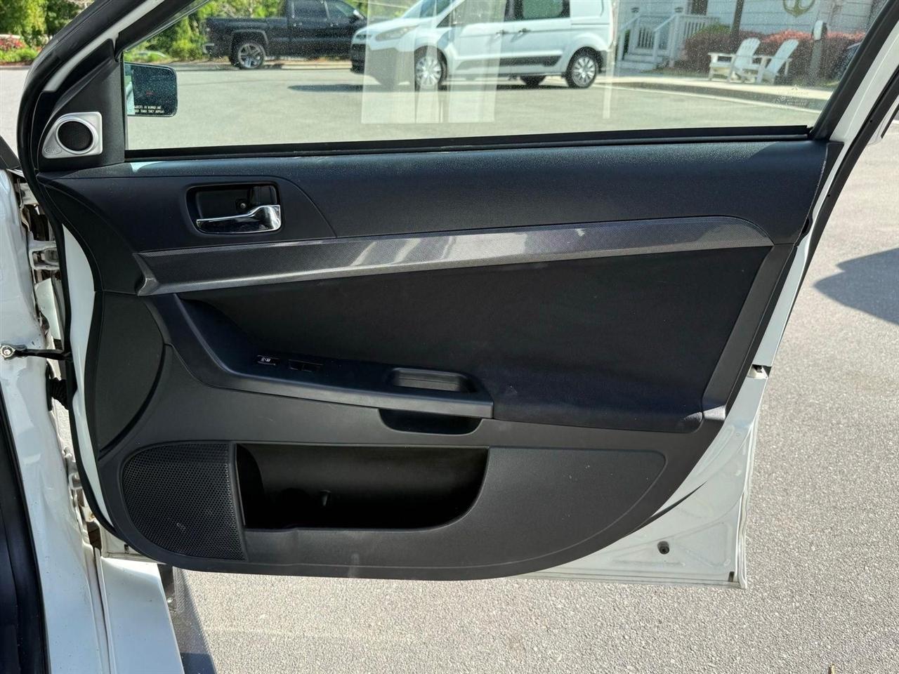 Mitsubishi Lancer  2011