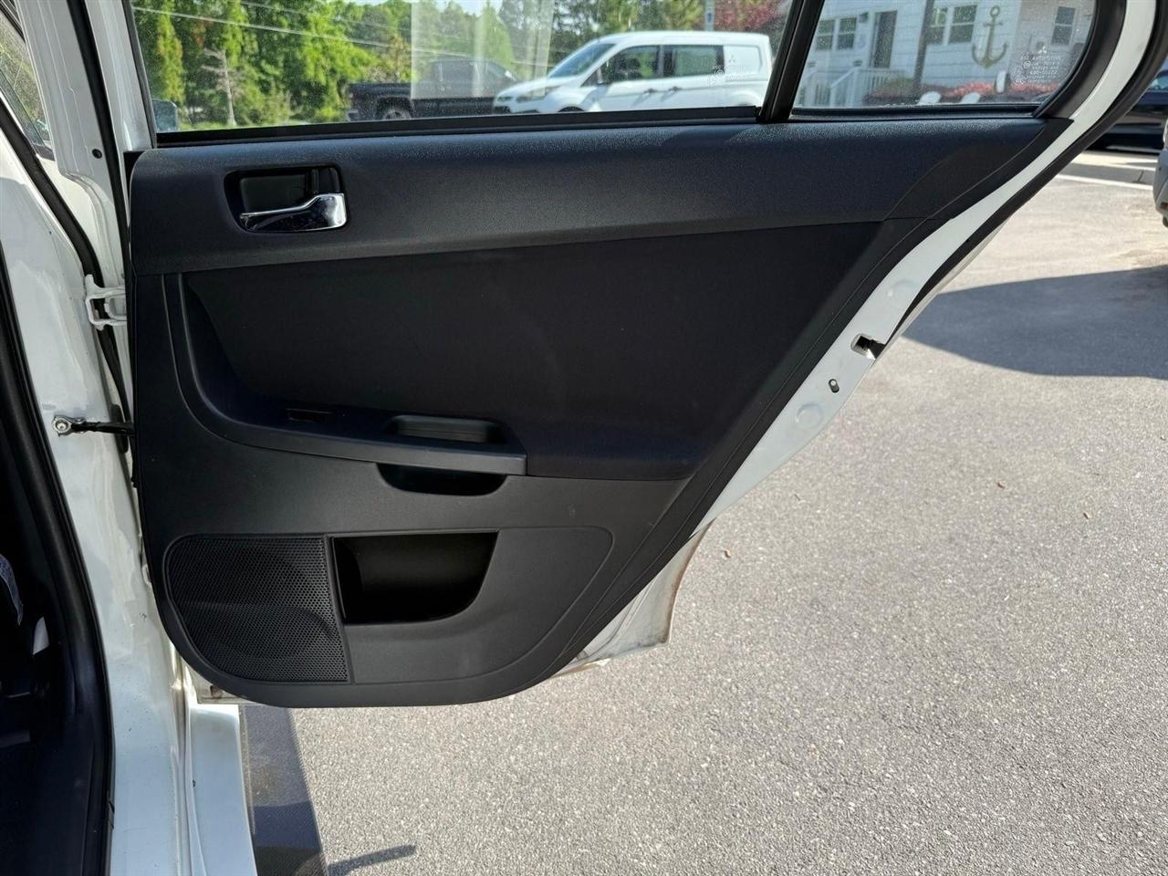 Mitsubishi Lancer  2011