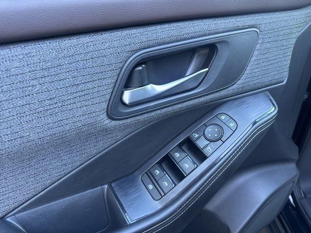 Nissan Rogue  2021