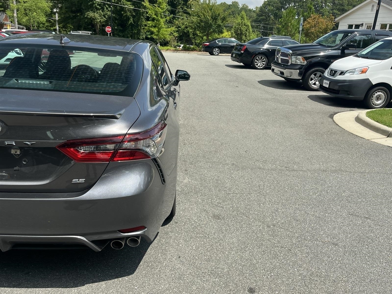 Toyota Camry SE 2023