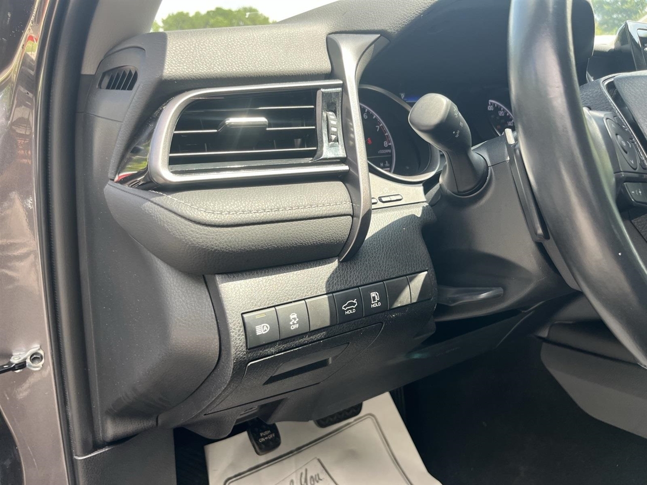 Toyota Camry SE 2023