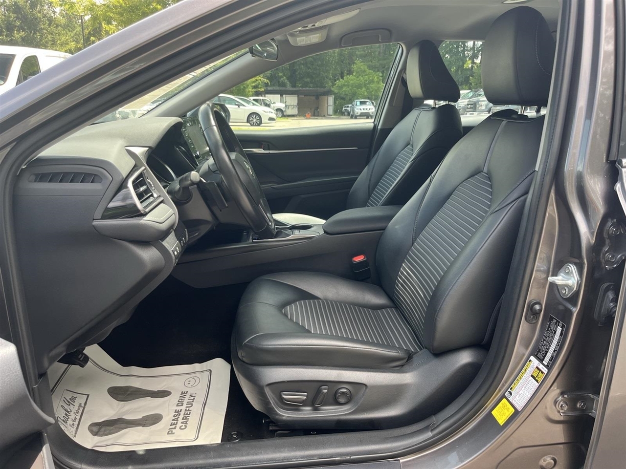 Toyota Camry SE 2023