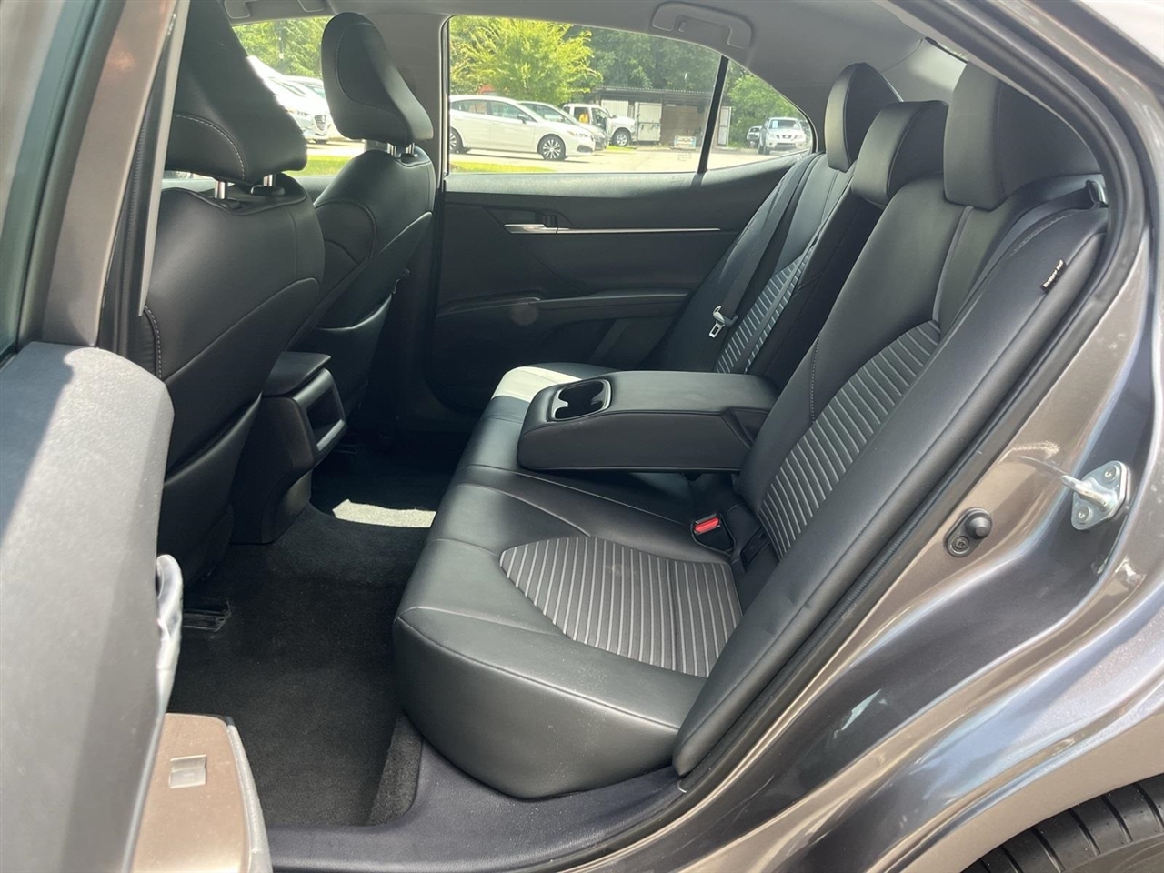 Toyota Camry SE 2023