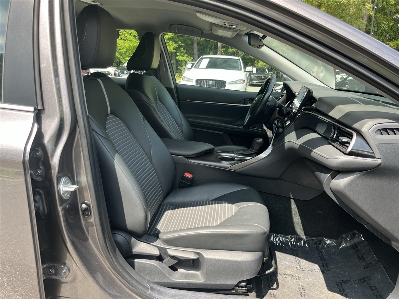 Toyota Camry SE 2023