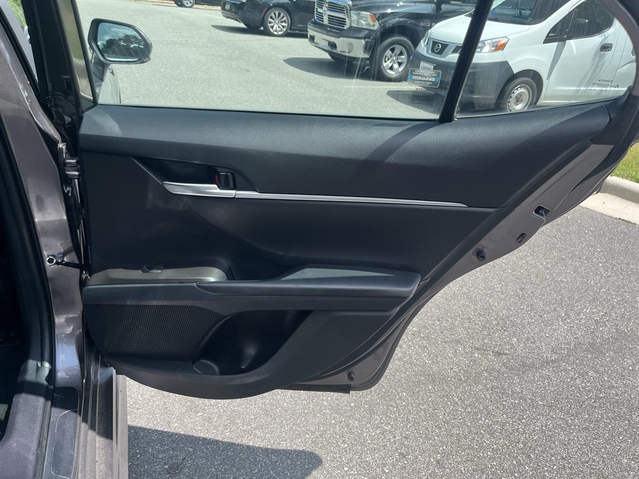 Toyota Camry SE 2023