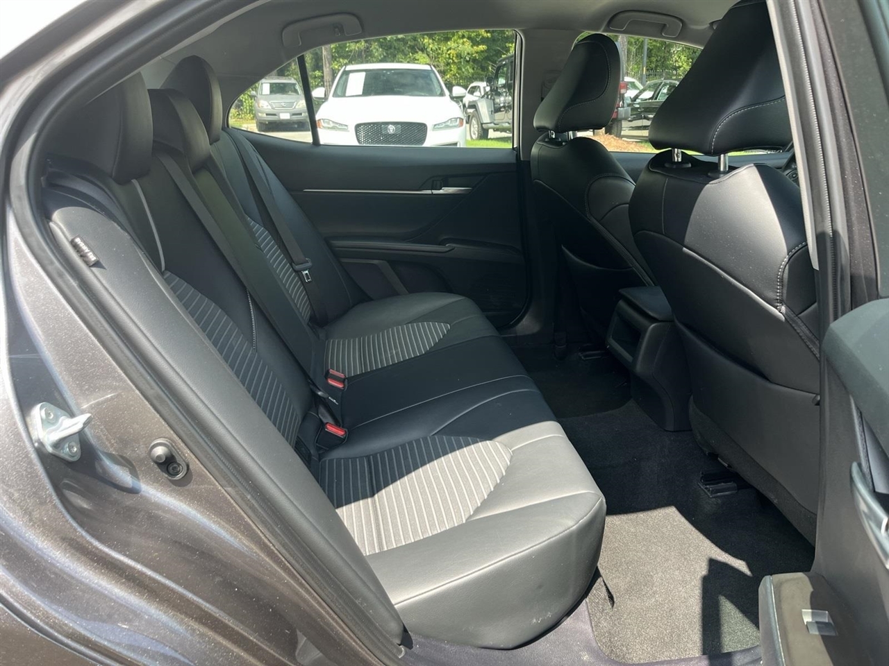 Toyota Camry SE 2023