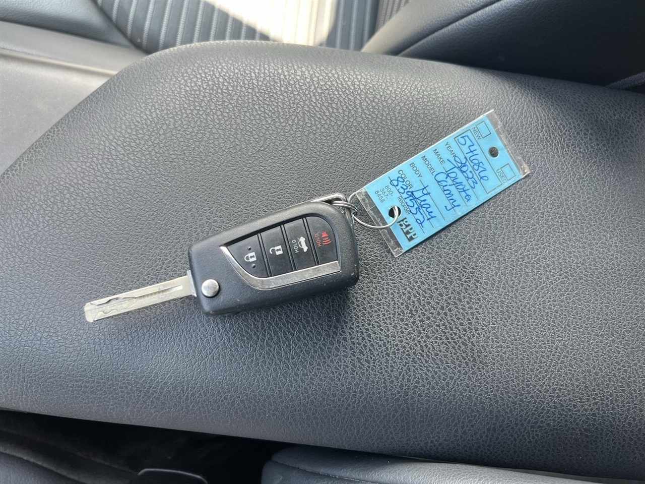 Toyota Camry SE 2023