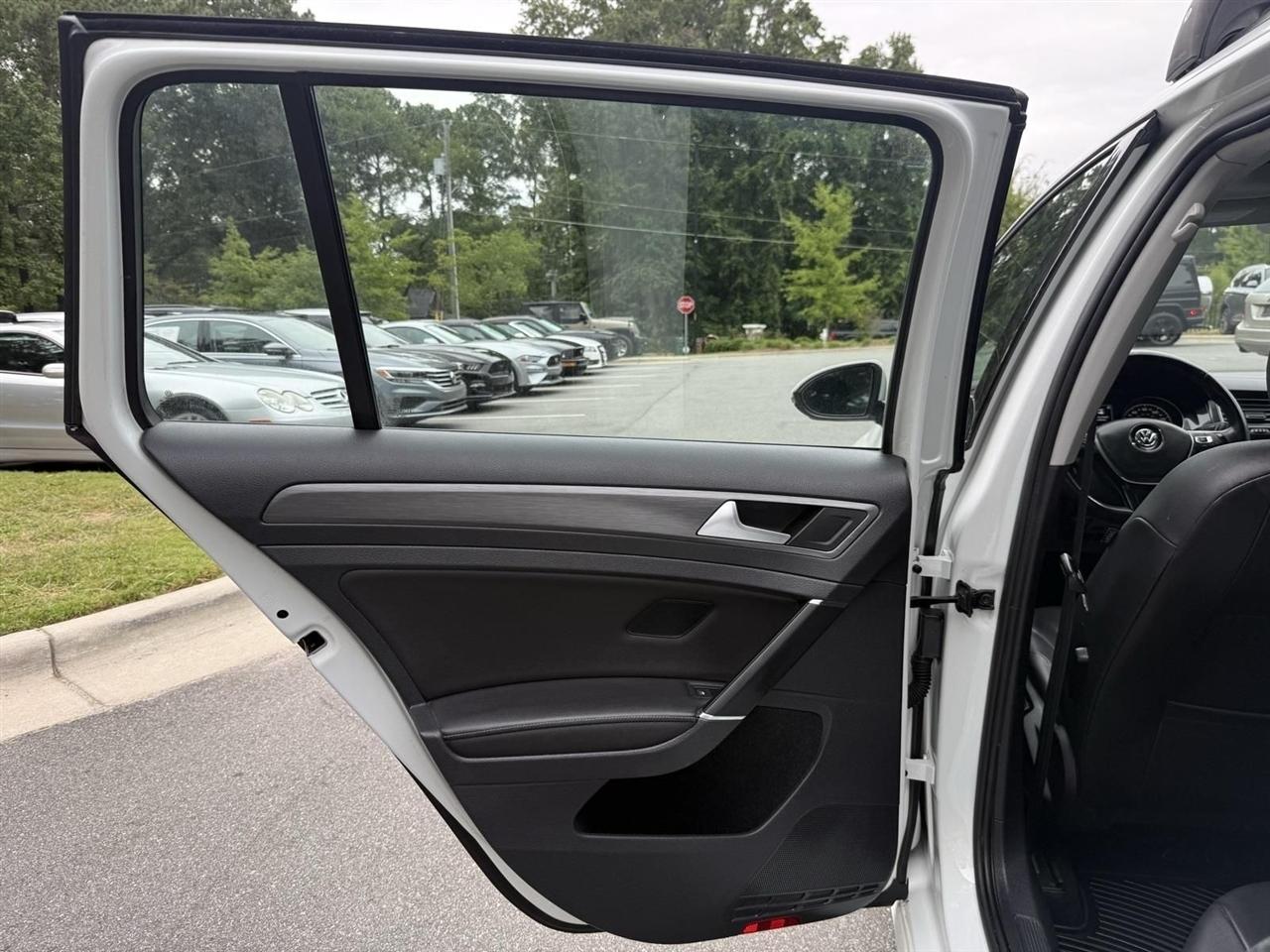 Volkswagen Golf SportWagen  2018