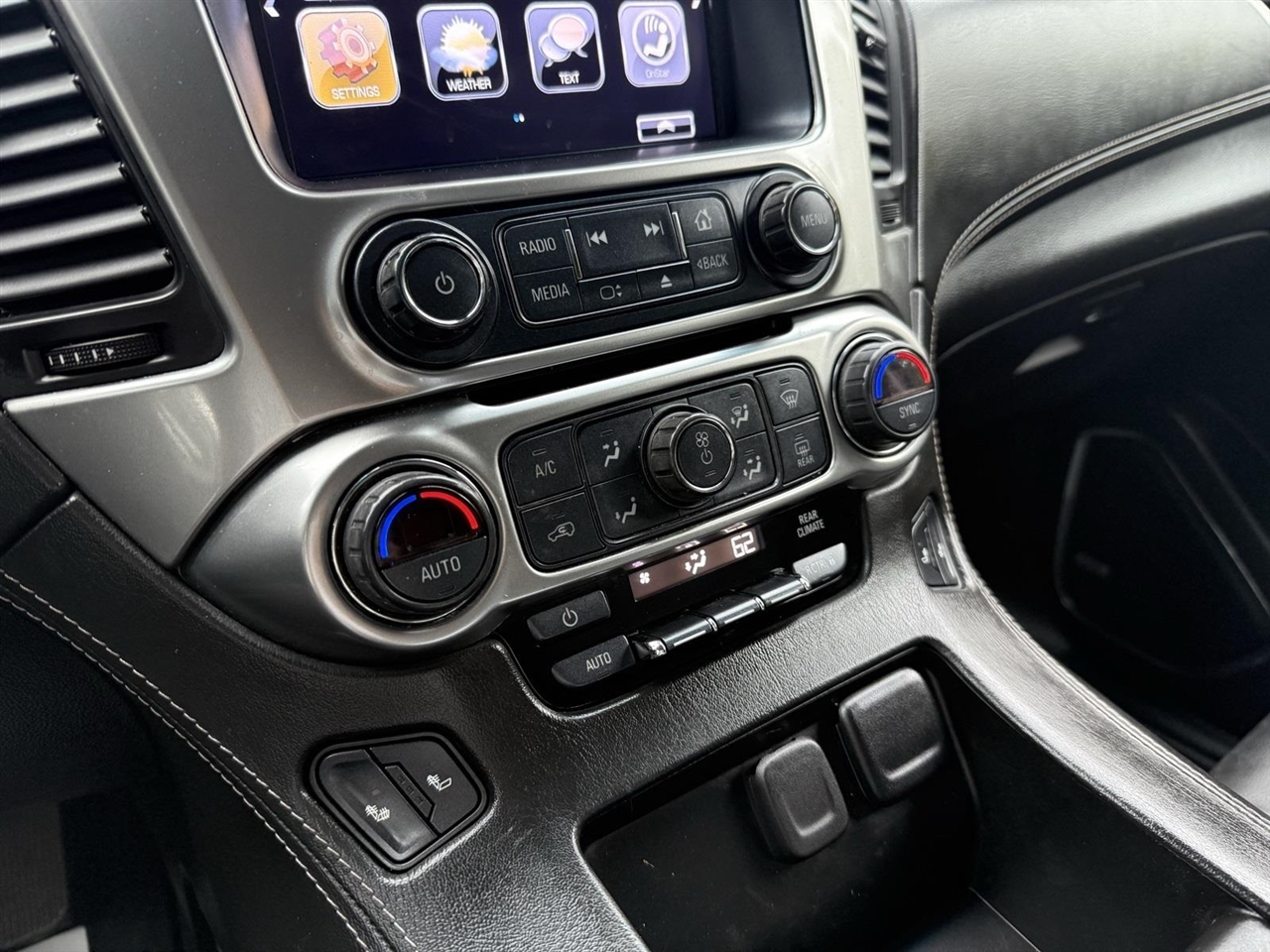 Chevrolet Suburban LT 4WD 2018